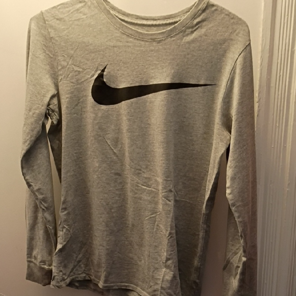 Nike Heather Gray Long Sleeve Tee
